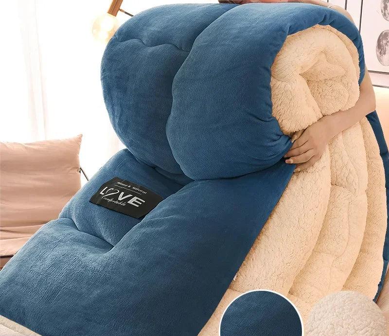 Plush Flannel Winter Comforter with Wool Fill – Extra Warm Quilted Bedding for Cold Nights | Thomler