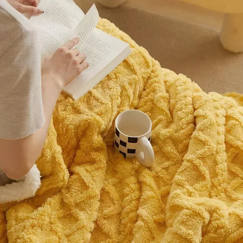Plush Lamb Wool & Fleece Winter Blanket for Couch and Bed – Insulating Heavyweight Throw for Cold Nights | Thomler