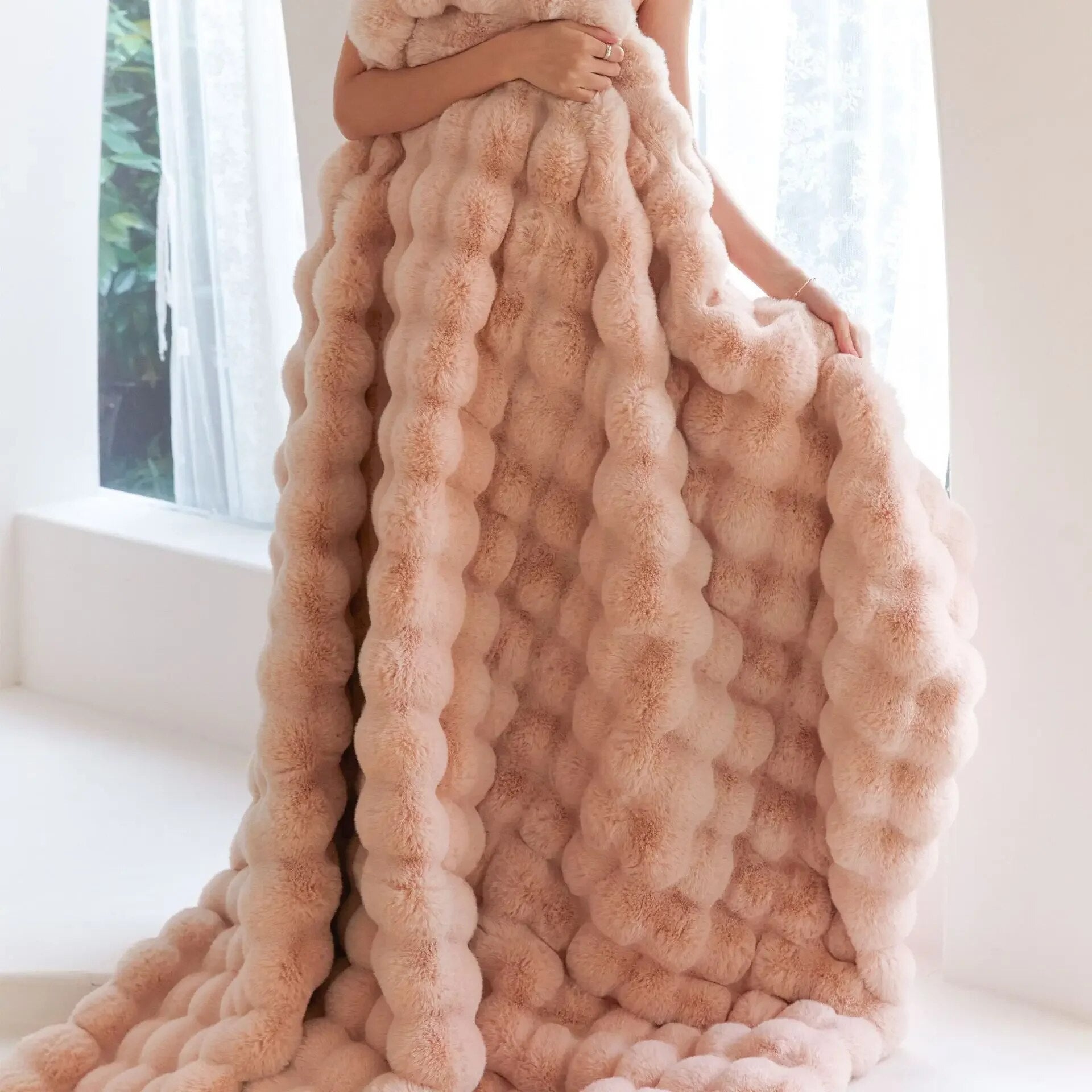 Ultra-Soft Plush Fleece Throw Blanket for Couch, Bed & Year-Round Comfort – Cozy Oversized Luxury Blanket for Living Room & Bedroom | Thomler