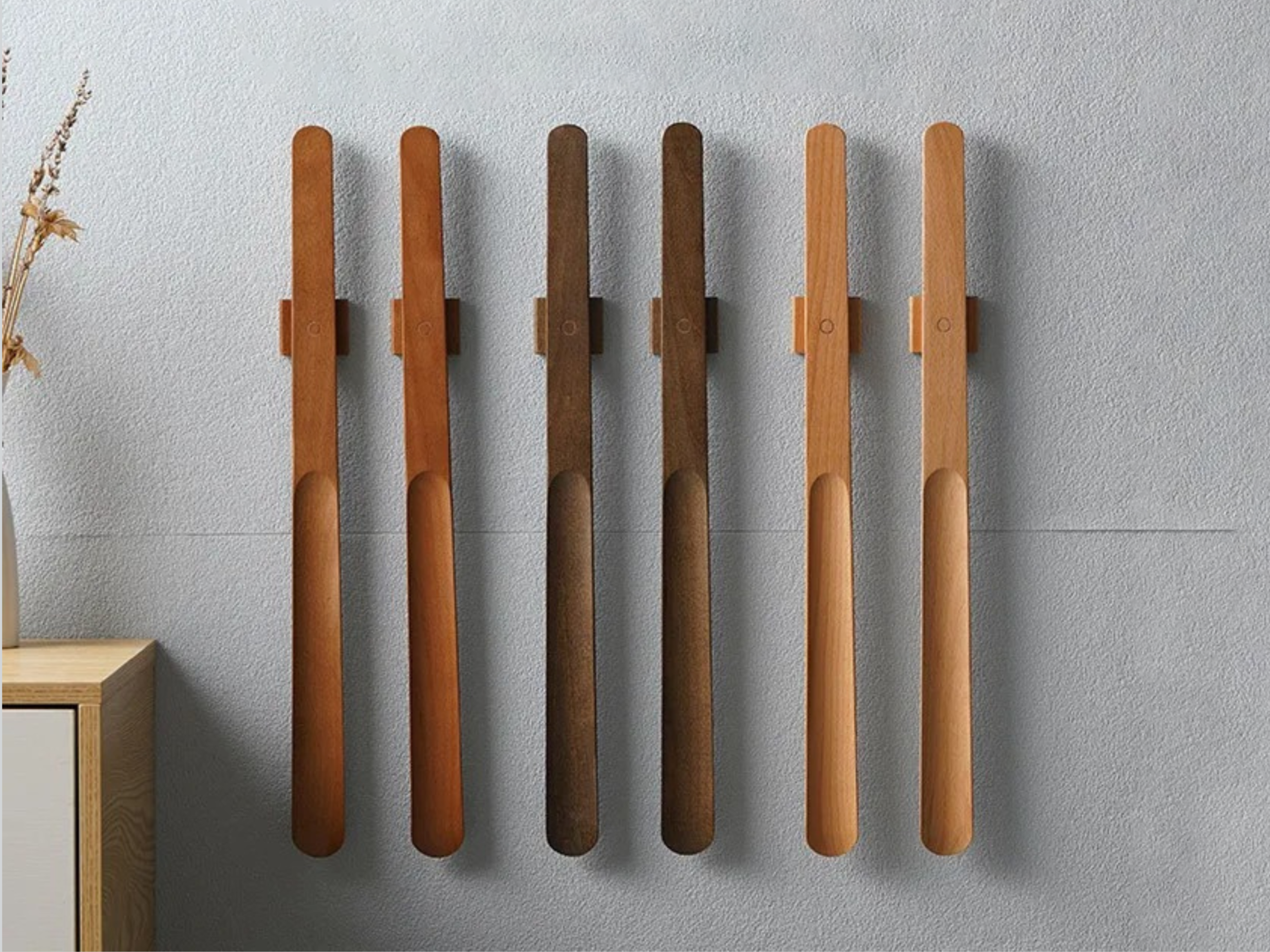 Magnetic Beech Wood Shoehorn with Wall Mount 22-Inch Extended Handle for Easy Access | Thomler