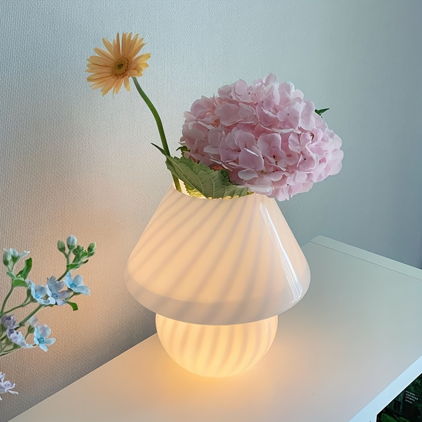 Hand-Blown Glass Mushroom Table Lamp USB Dimmable LED Bedside Light Retro Swirl Accent Lighting for Bedroom Living Room Desk | Thomler
