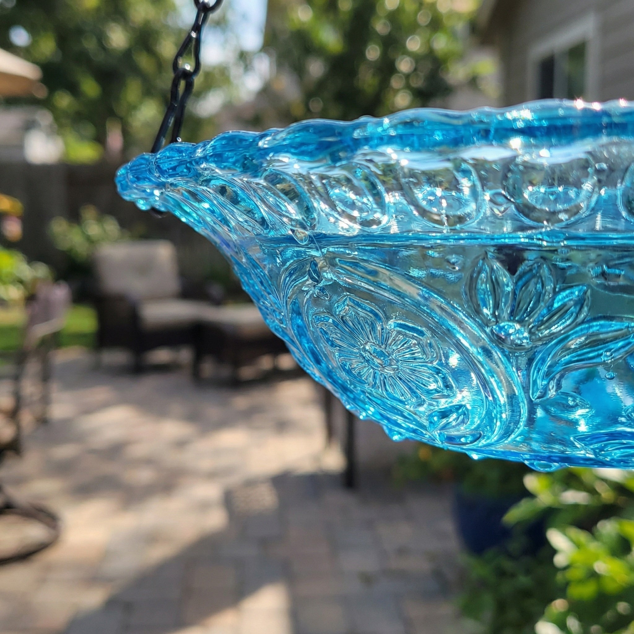 Solar-Springbrunnen mit Vogeltränke – kabellos, zweistufig, hängend