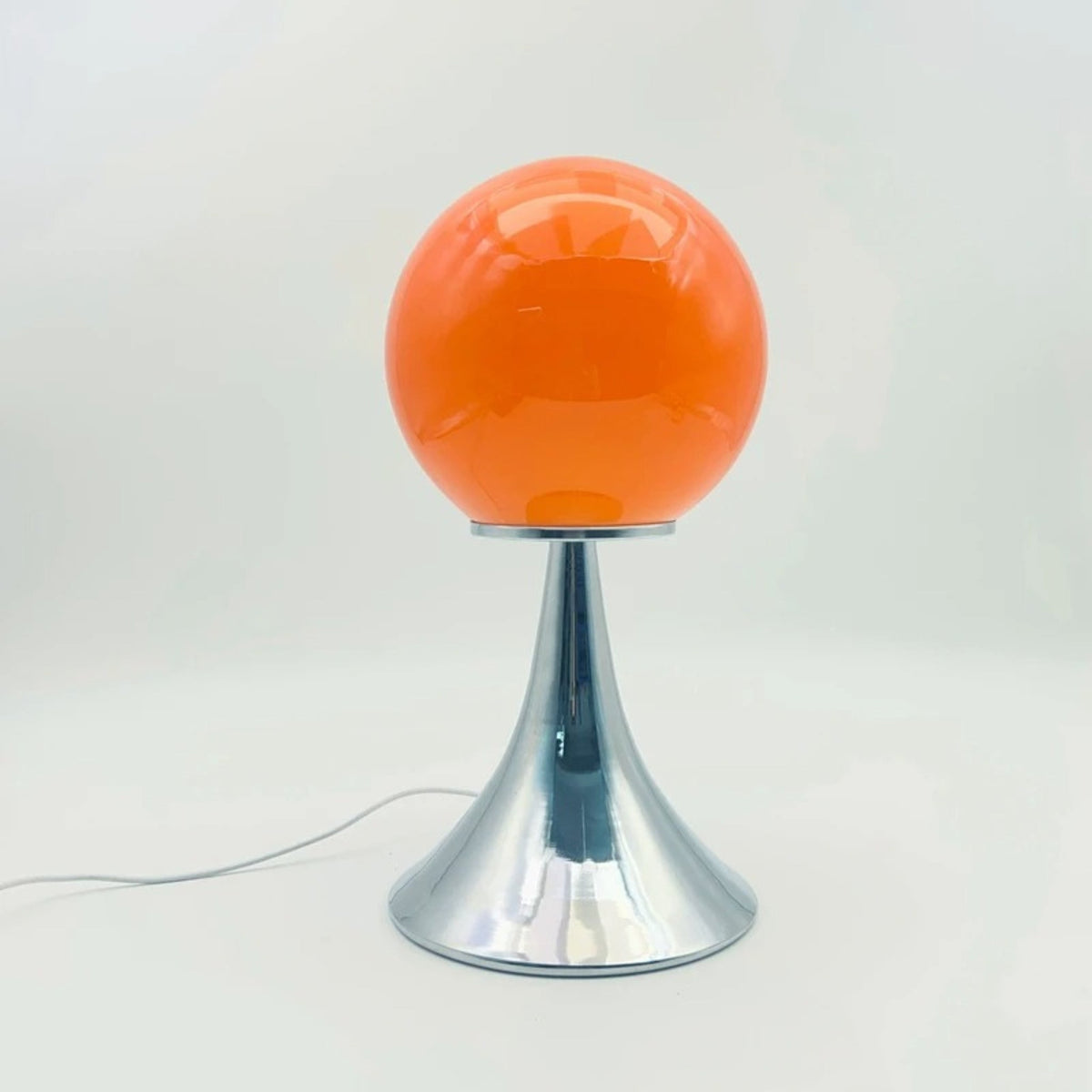Modern Globe Desk Lamp with Metal Stand – Bedside Accent Lighting for Living Room & Bedroom | Thomler