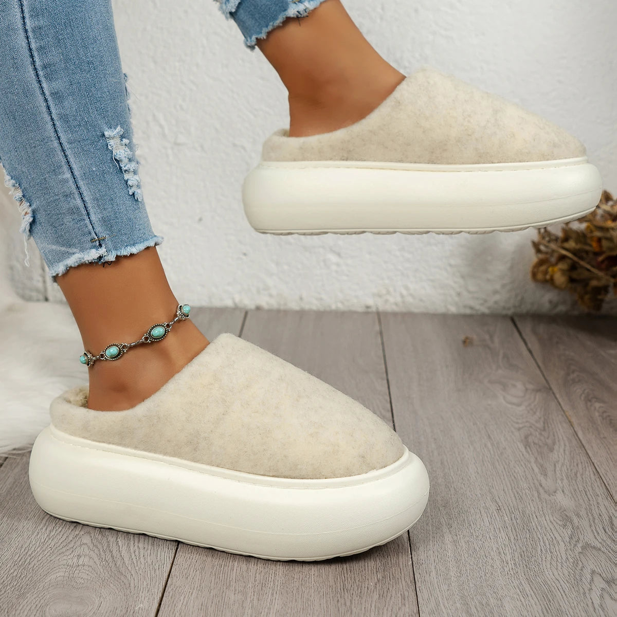Cushioned Fleece House Shoes – Soft Anti-Slip Footwear for Cold Weather Comfort at Home | Thomler