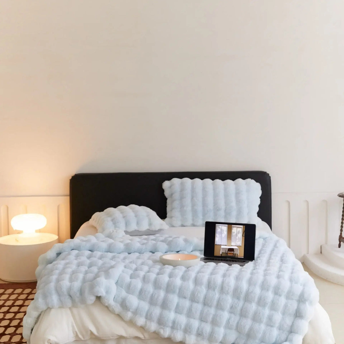 Luxurious Fleece Throw Blanket – Soft Textured Comfort for Bed & Couch in 5 Sizes & Colors | Thomler