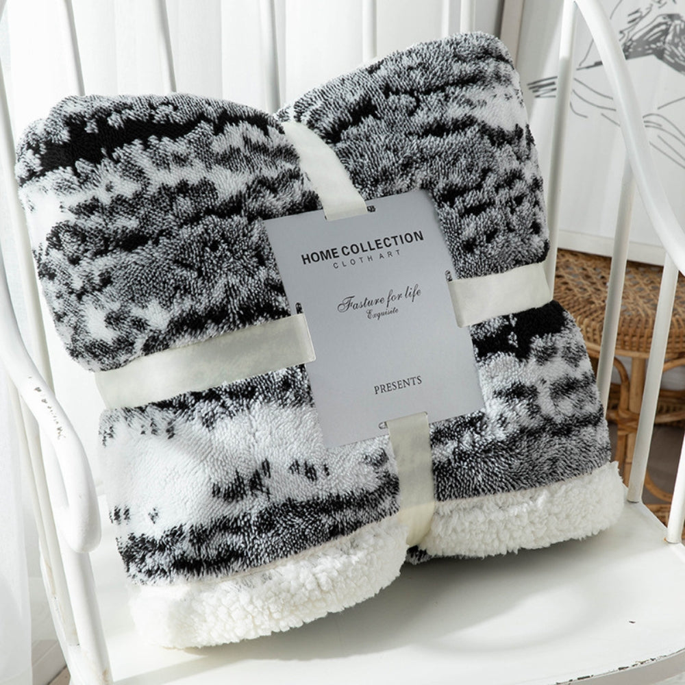 Reversible Dual-Layer Throw with Jacquard Texture & Plush Fleece Lining – Lightweight Couch or Bed Blanket for Year-Round Comfort | Thomler