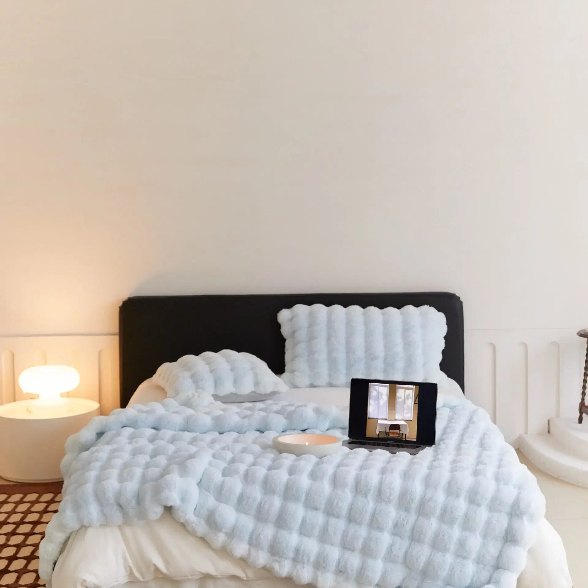 Ultra-Soft Plush Fleece Throw Blanket for Couch, Bed & Year-Round Comfort – Cozy Oversized Luxury Blanket for Living Room & Bedroom | Thomler