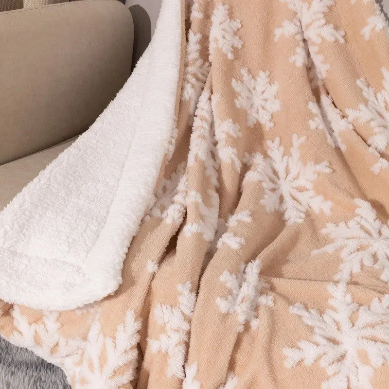 Holiday Fleece Throw with Snowflake Design – Plush Oversized Blanket for Couches, Beds & Armchairs – Cozy Winter Layer – Festive Decor | Thomler