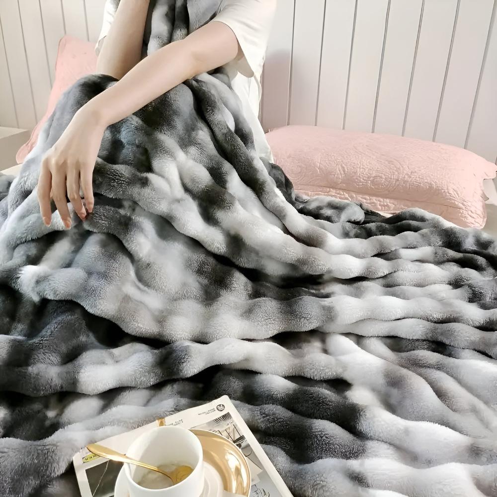 Swirl-Dyed Faux-Fur Throw Blanket – Plush & Cozy Year-Round for Couch, Bed & Travel | Thomler