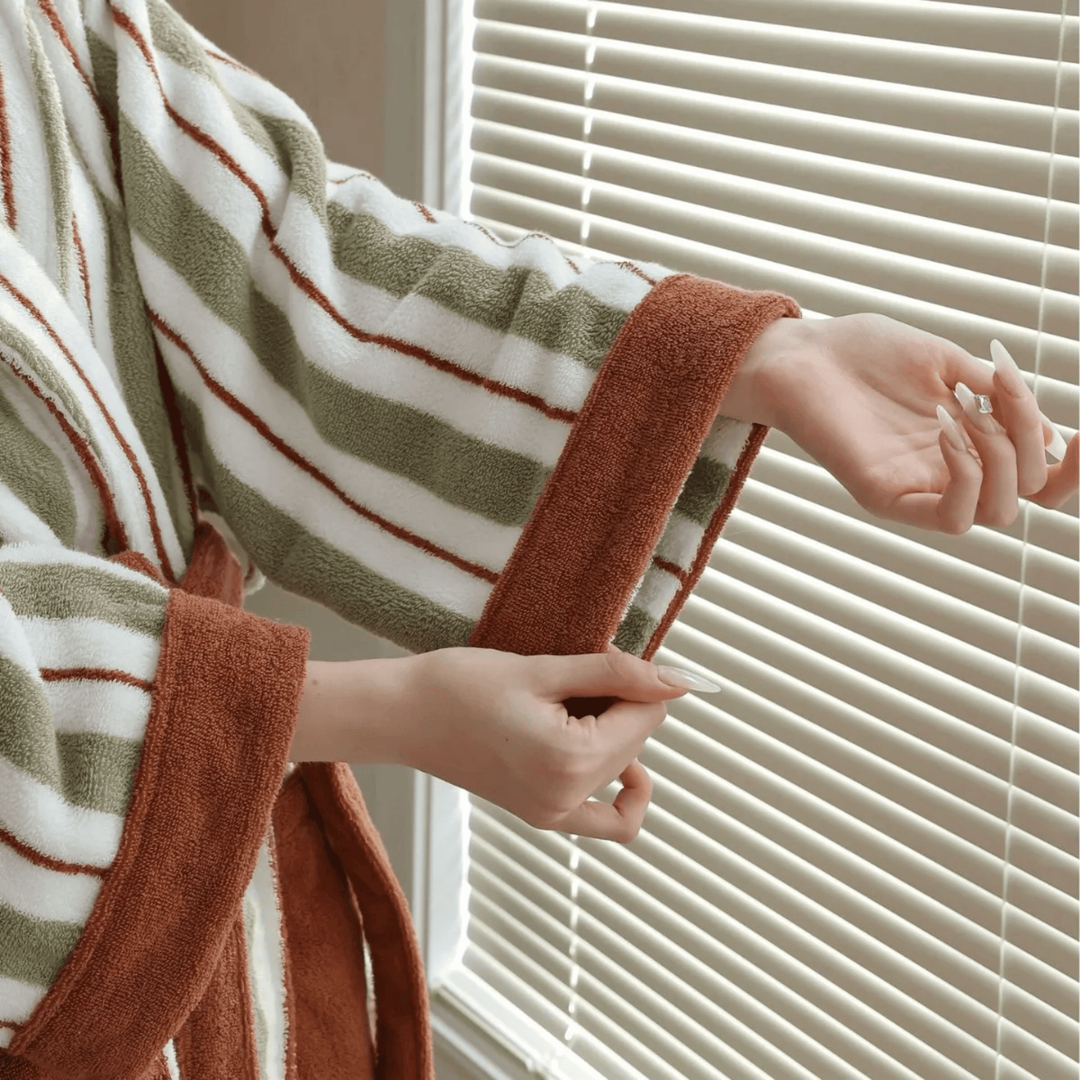 Soft Organic Cotton Robe with Textured Jacquard Weave – Comfortable Full-Length Bathrobe for Women – Breathable Natural Fabric – Two-Tone | Thomler