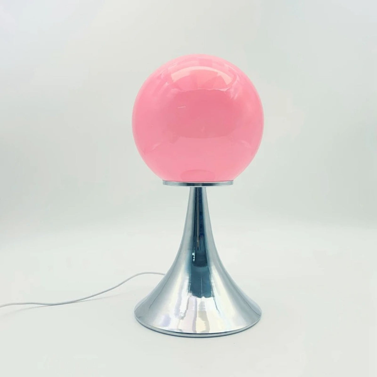 Modern Globe Desk Lamp with Metal Stand – Bedside Accent Lighting for Living Room & Bedroom | Thomler