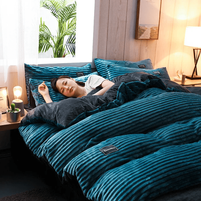 Plush Velvet Bedding Set – Ultra-Soft Coral Fleece Winter Duvet Cover with Fitted Sheet & Pillowcases for Cozy Warmth | Thomler
