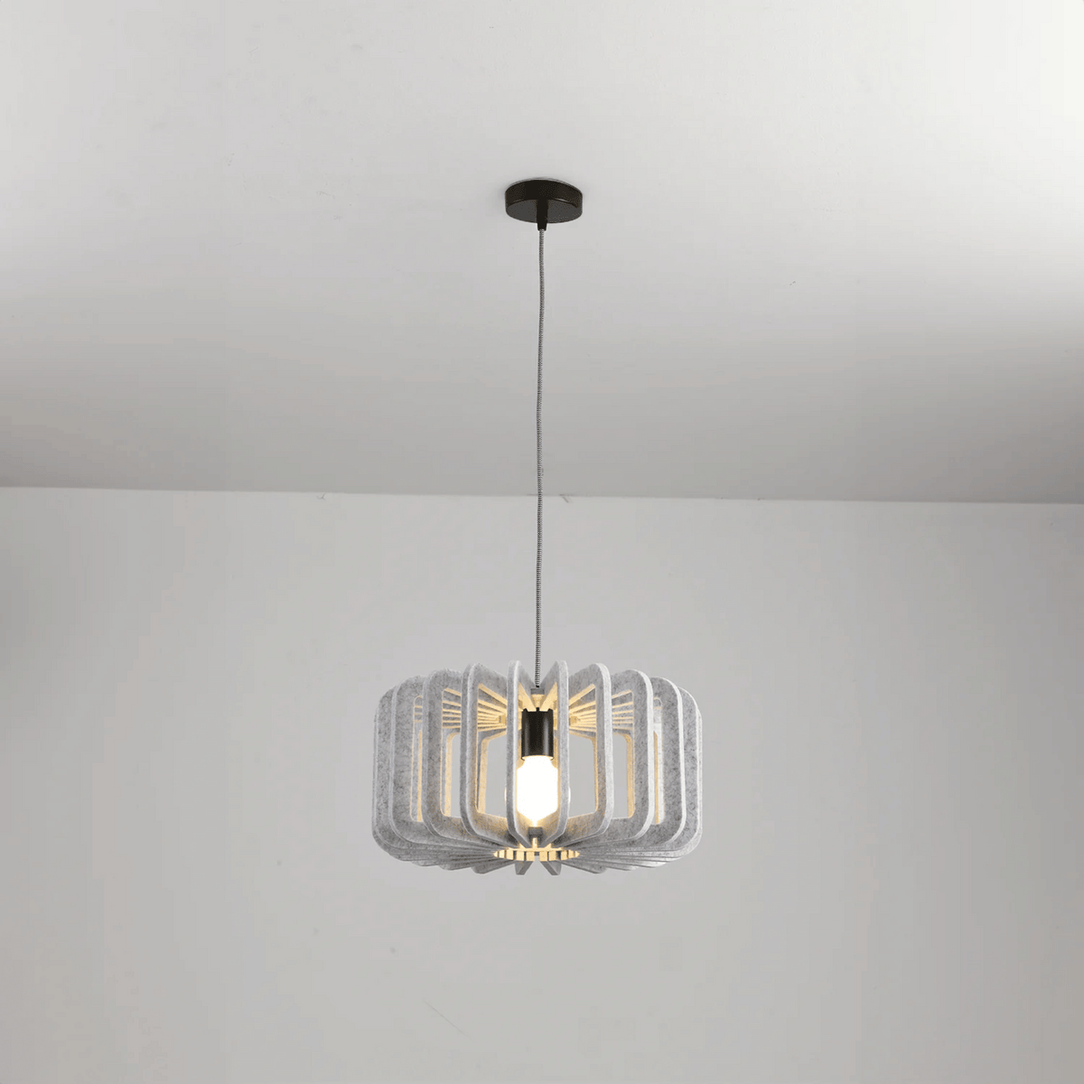 Noise-Reducing Felt Hanging Lamp – Sound-Absorbing Cone Pendant for Dining Rooms, Cafes & Open Spaces | Thomler