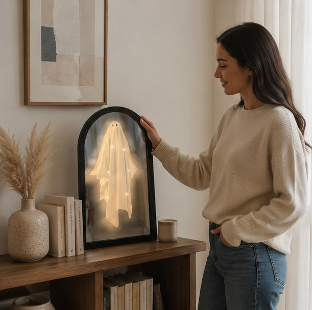 Illuminated Spectral Frame – LED-Powered Phantom Portrait for Seasonal Haunts & Party Displays | Thomler