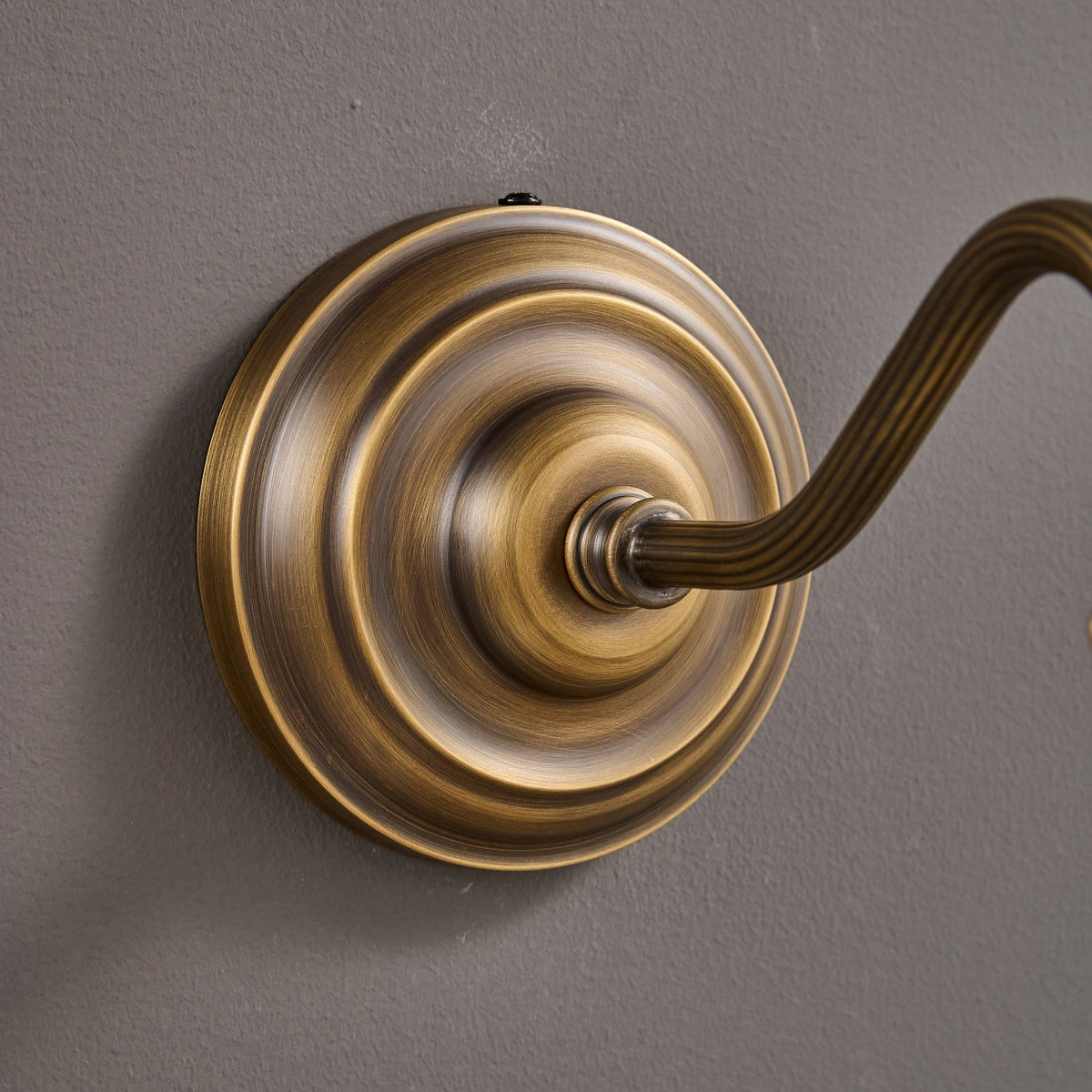 Adjustable Brass Wall Reading Light with Antique Finish – Flexible Sconce for Bedroom & Study | Thomler