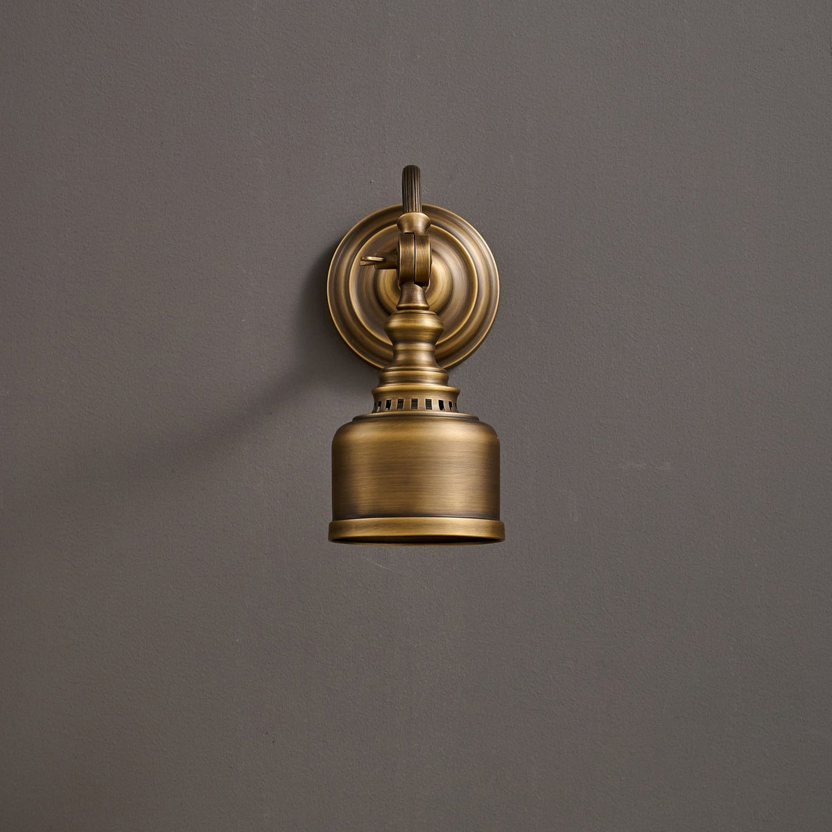 Adjustable Brass Wall Reading Light with Antique Finish – Flexible Sconce for Bedroom & Study | Thomler