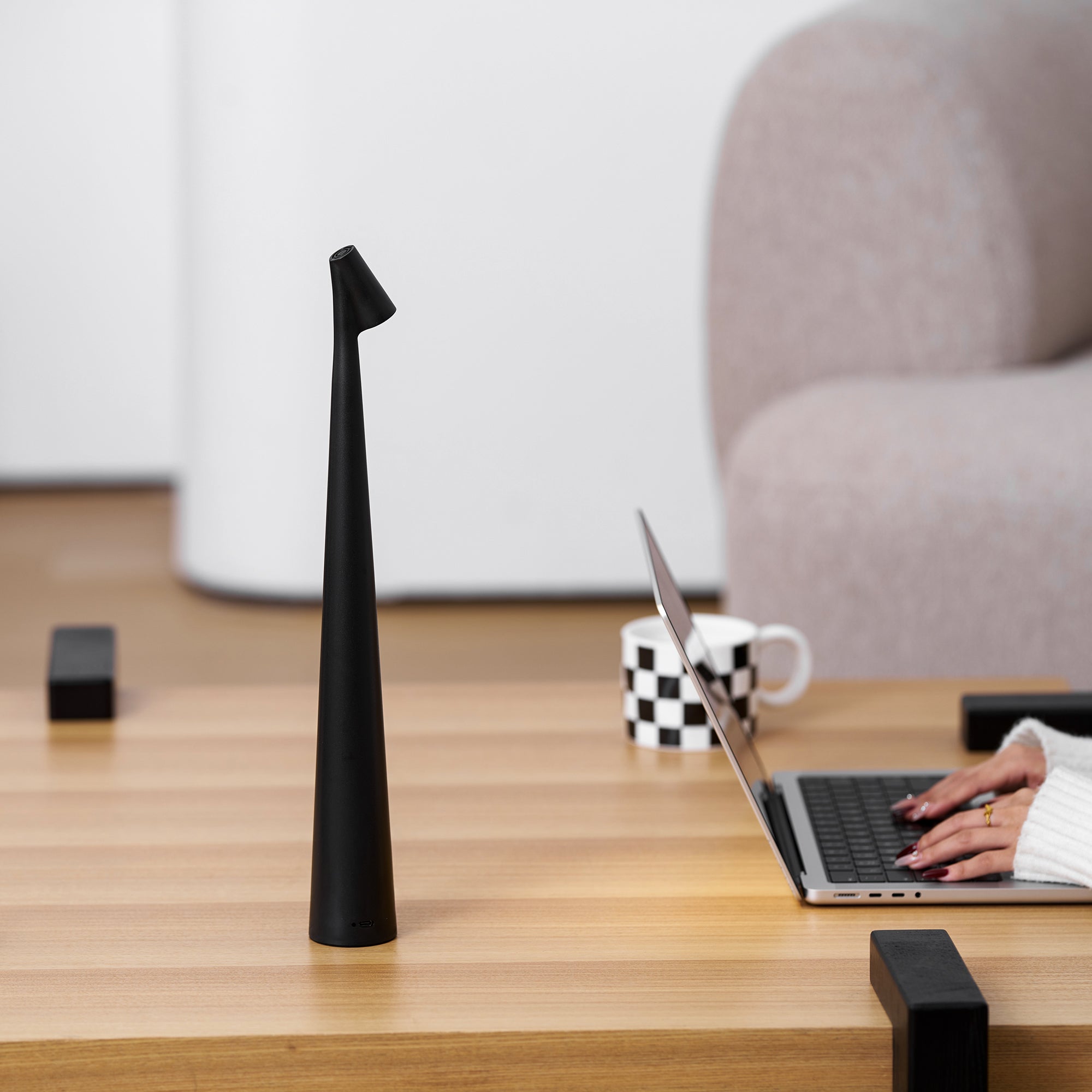 Table Lamp Metal 17.7 in LED Rechargeable White Black Red Orange Desk Lighting | Thomler