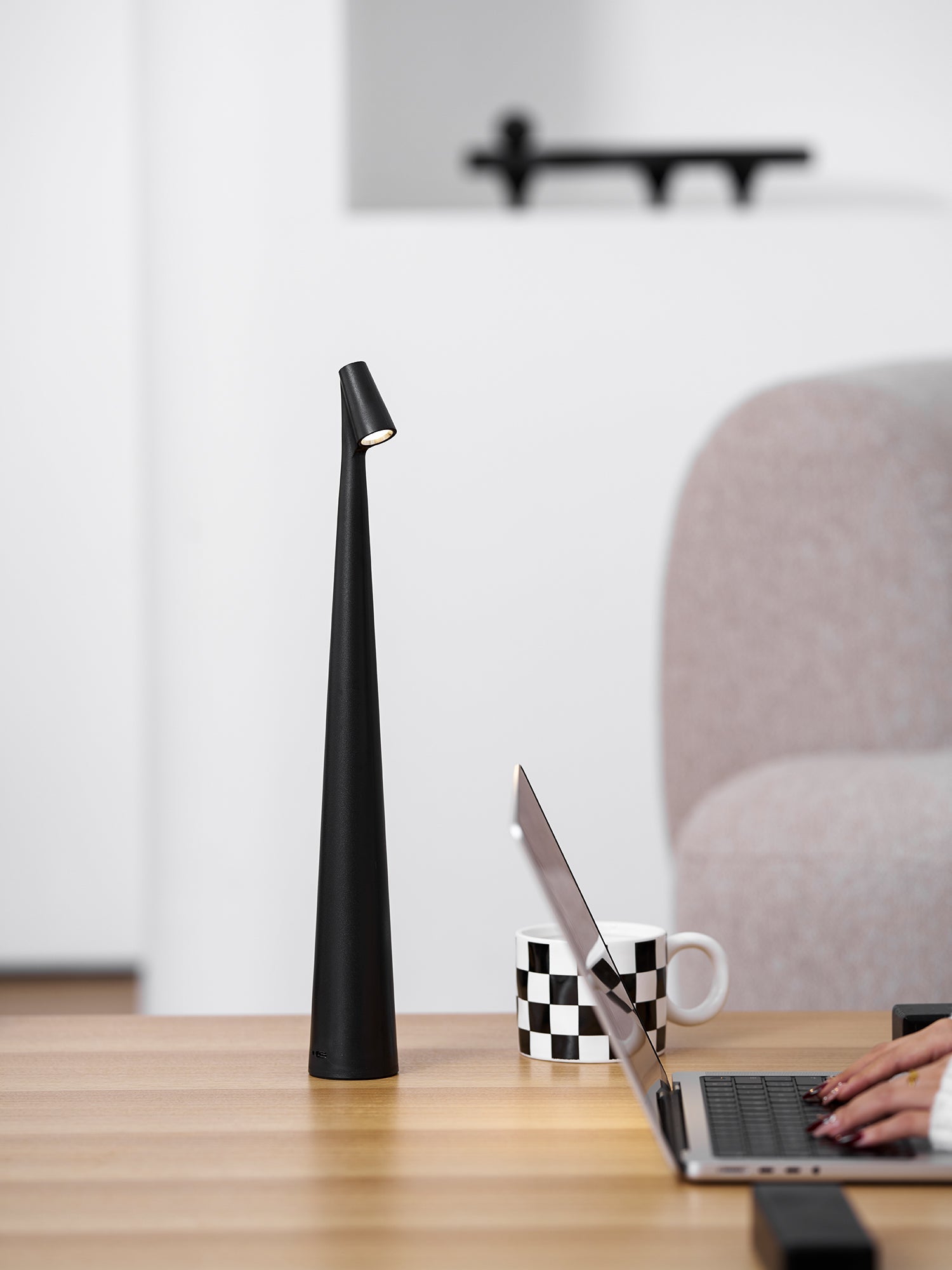 Table Lamp Metal 17.7 in LED Rechargeable White Black Red Orange Desk Lighting | Thomler