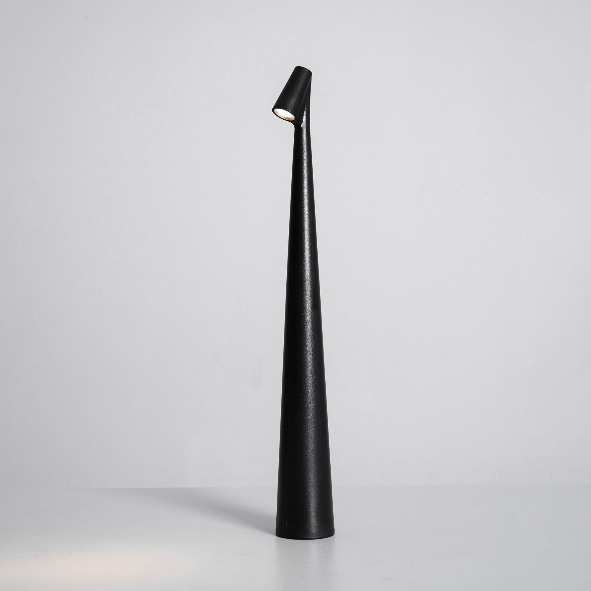 Table Lamp Metal 17.7 in LED Rechargeable White Black Red Orange Desk Lighting | Thomler