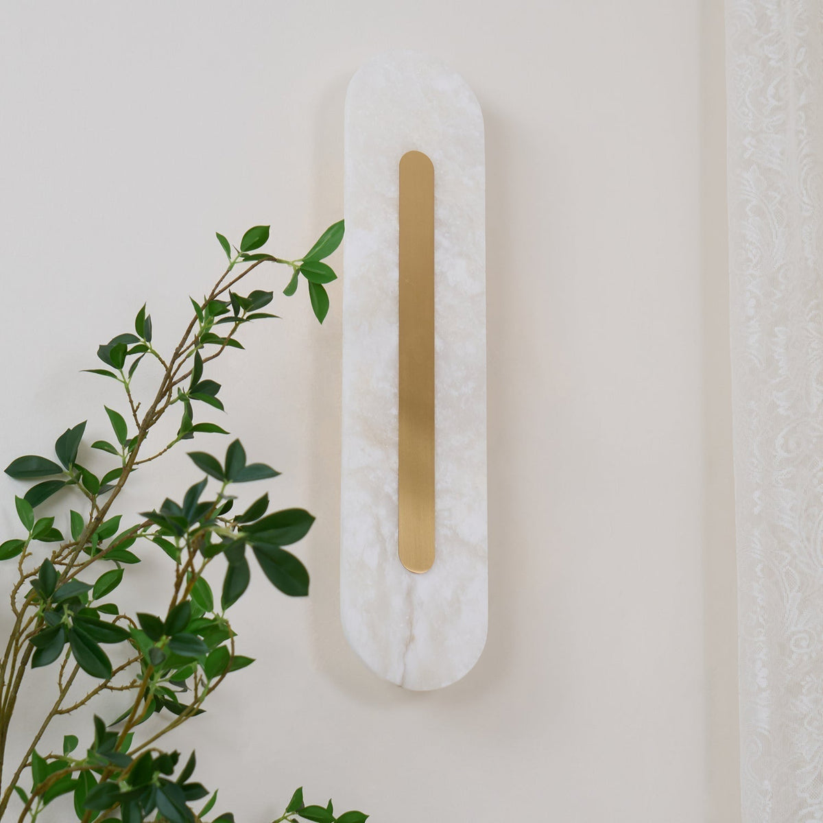 Alabaster Wall Sconce with Brass Accents – Modern LED Fixture for Living Room, Hallway & Bedroom | Thomler