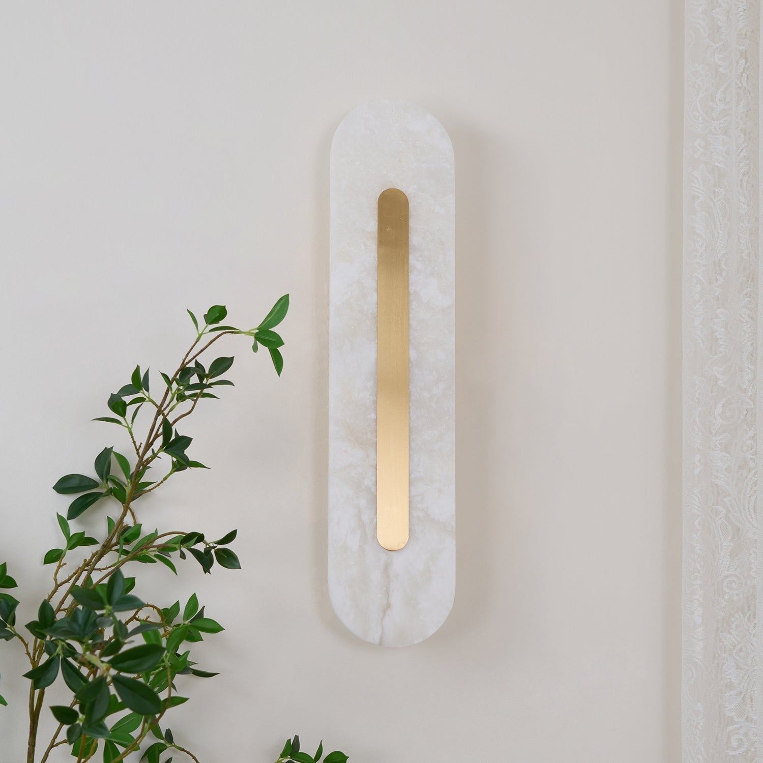 Alabaster Wall Sconce with Brass Accents – Modern LED Fixture for Living Room, Hallway & Bedroom | Thomler
