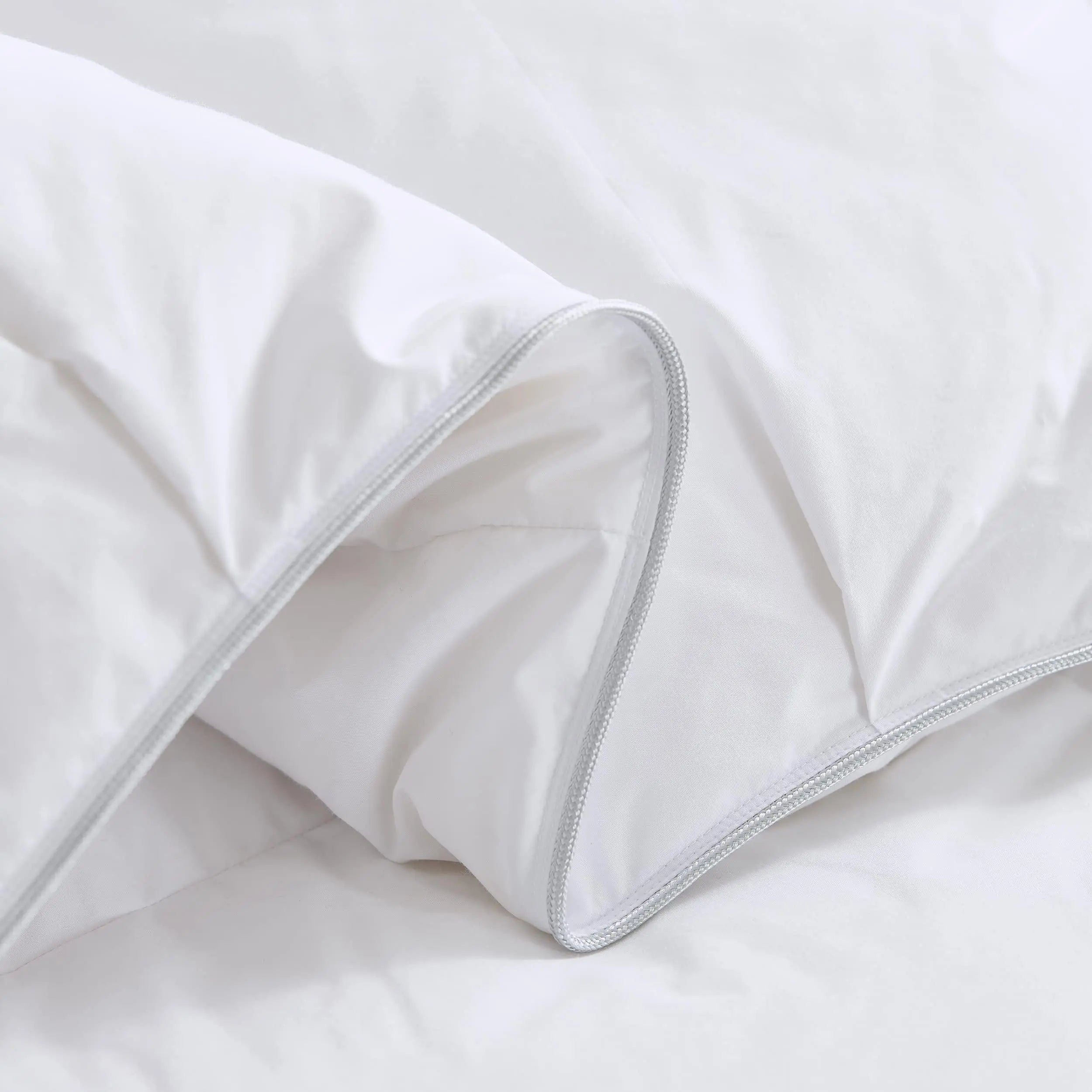 White Goose Down Comforter with Pinch Pleat Design - All-Season Medium Weight Duvet, 750 Fill Power, Breathable Insulation for Year-Round | Thomler