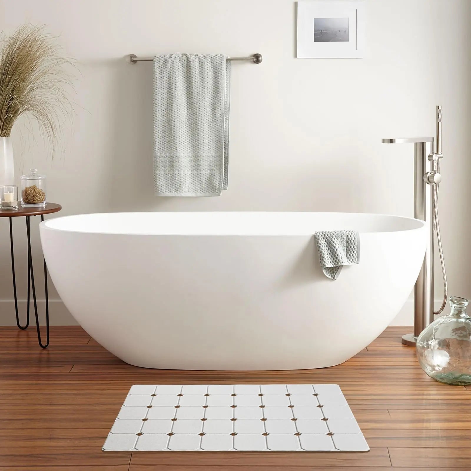 Non-Slip Silicone Shower Mat with Suction Cups – Foldable Bathtub Safety Mat for Wet Surfaces, Quick-Dry Design for Everyday Use | Thomler