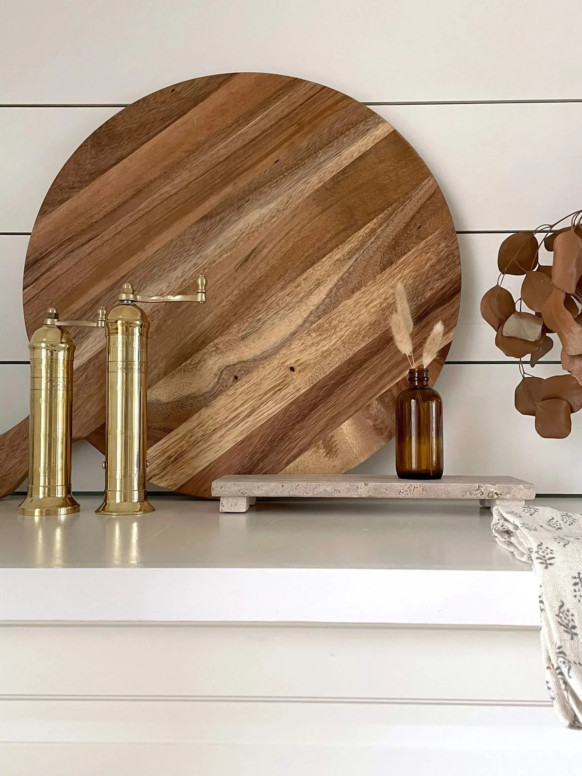 Round Suar Wood Cutting & Serving Board – Natural Organic Grain for Kitchen Display & Food Prep | Thomler