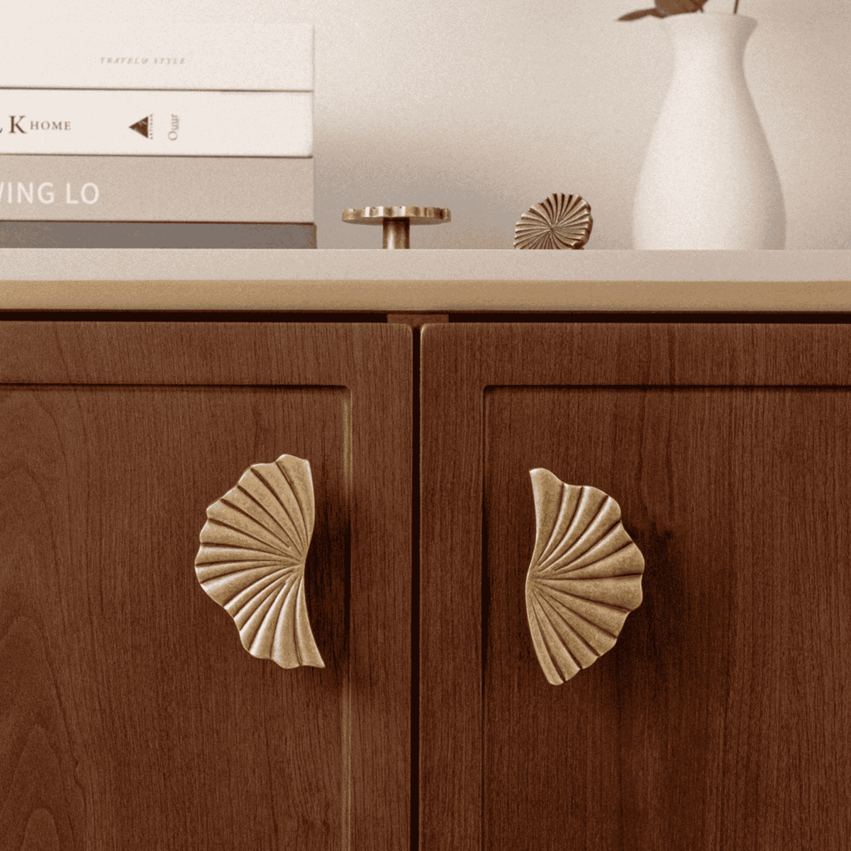 Curved Brass Cabinet Pull & Round Drawer Knob – Antique Finish Hardware for Furniture, Drawers & Cupboards | Thomler