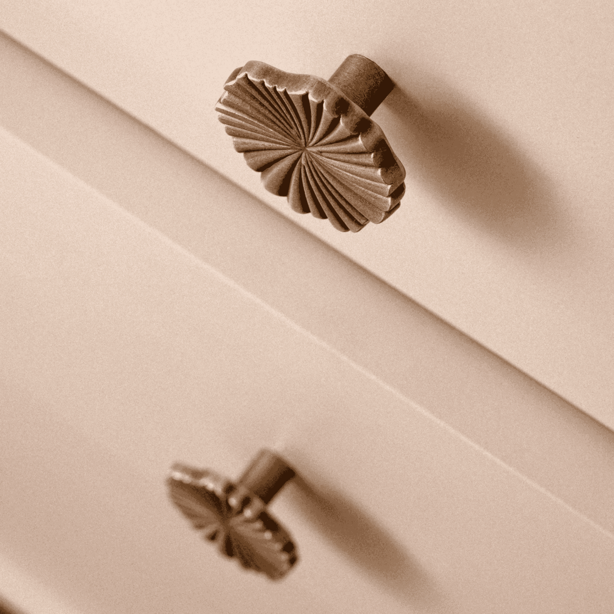 Curved Brass Cabinet Pull & Round Drawer Knob – Antique Finish Hardware for Furniture, Drawers & Cupboards | Thomler