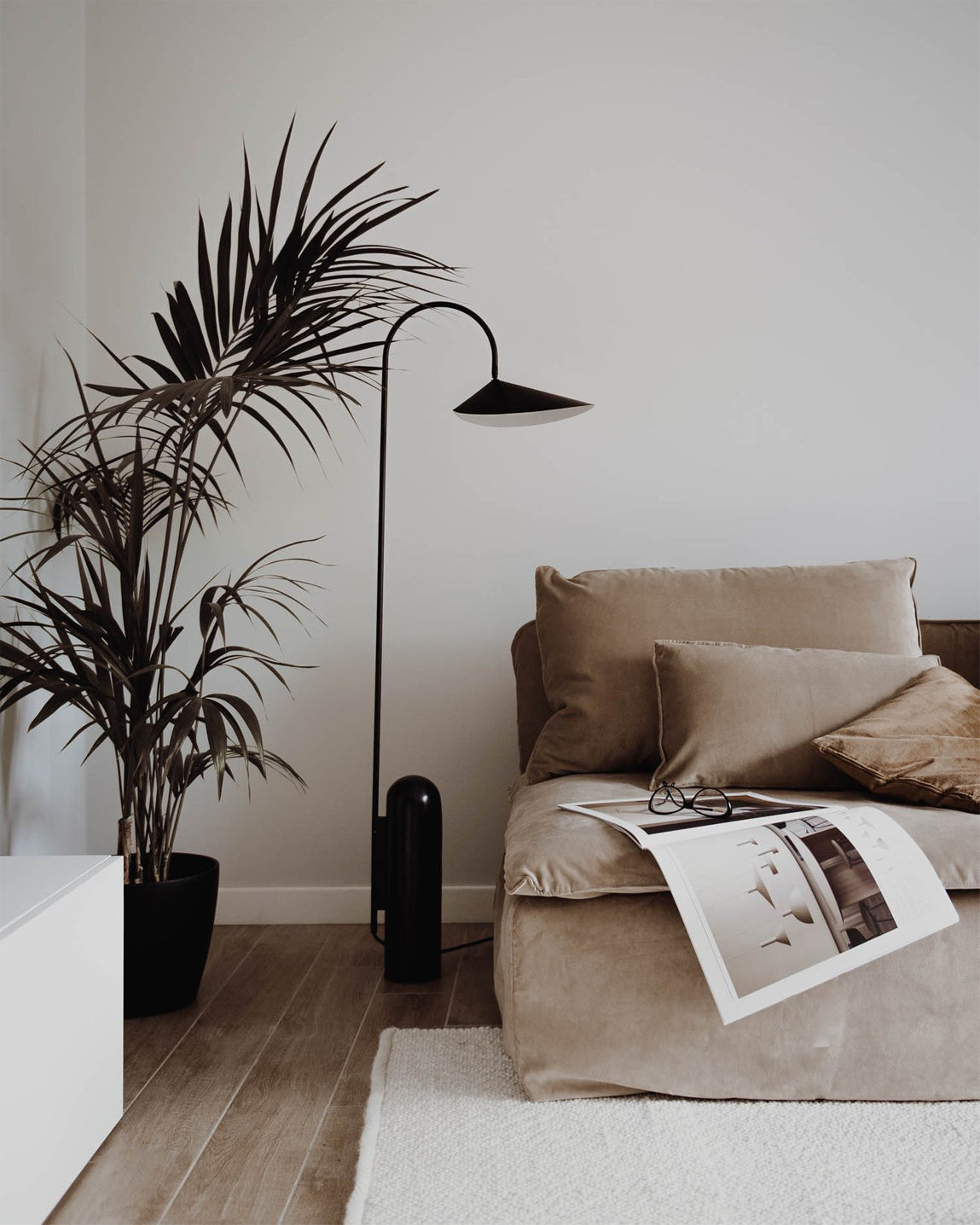 Floor Lamp Metal 53.5 in Black Marble Base Indoor LED Reading Light Living Room Bedroom Accent | Thomler