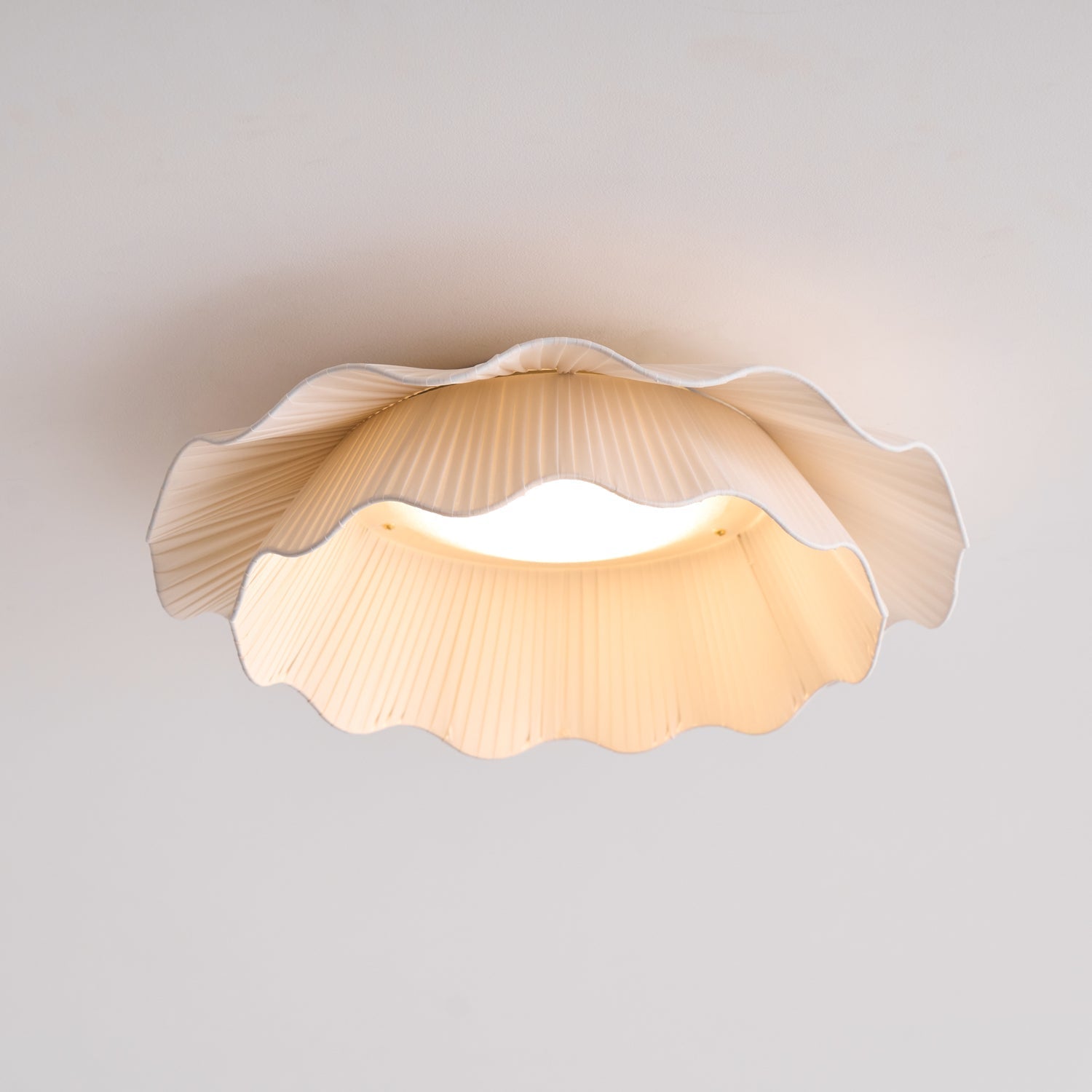 Ceiling Light Fabric Pleated Shade 19.7 in White Flush Mount Bedroom Living Room Ambient Lighting Modern | Thomler