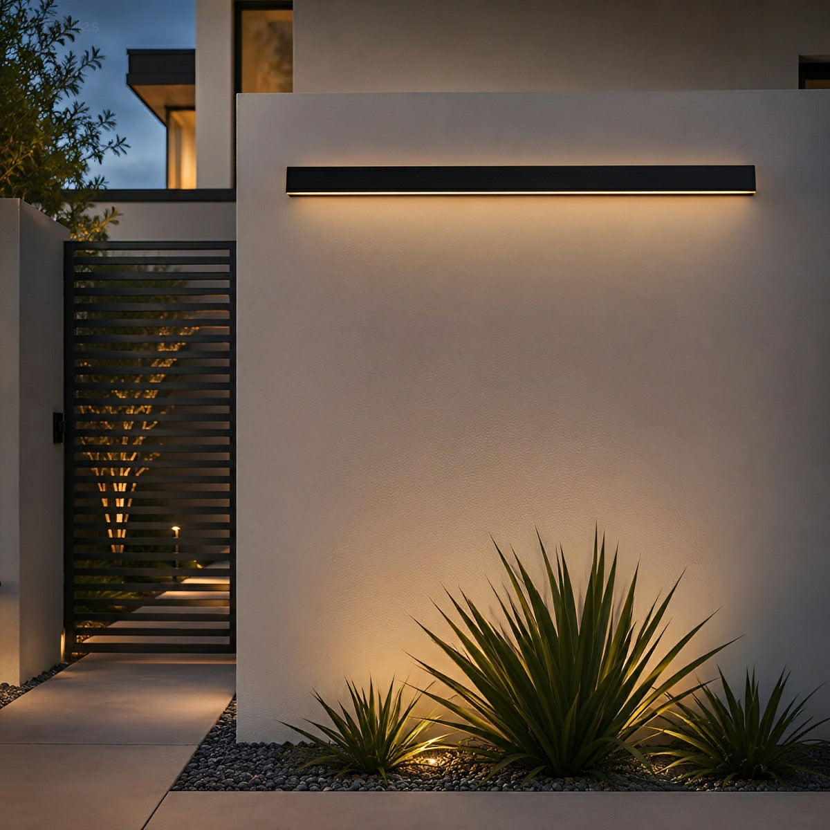 Linear Aluminum Exterior Sconce 485lm IP65 Rated for Entryway Deck Pathway Facade in Black | Thomler