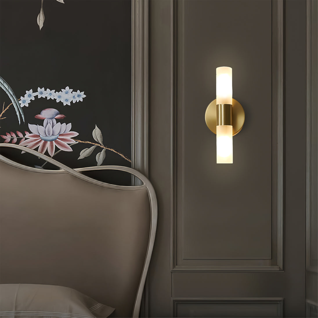 Modern Wall Sconce with Energy-Efficient LED Lighting for Bedroom, Hallway & Living Room | Classic Metal & Glass Indoor Fixture | Thomler