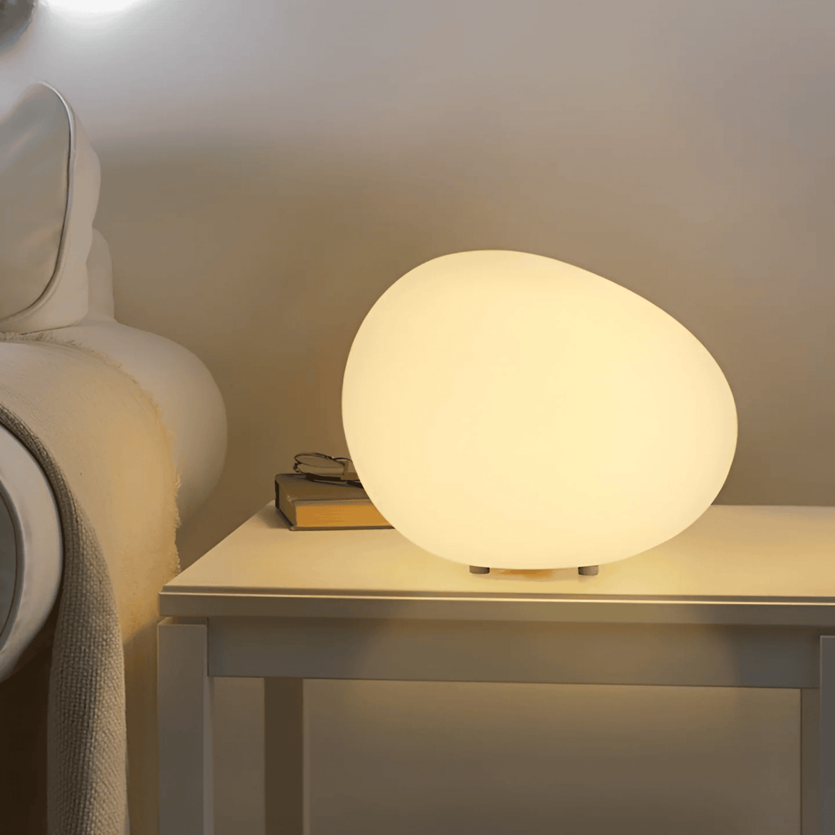 Stone-Shaped LED Bedside Light – Compact Organic Table Lamp for Soothing Nighttime Ambiance | Minimalist Warm Glow Accent for Bedroom Shelf | Thomler