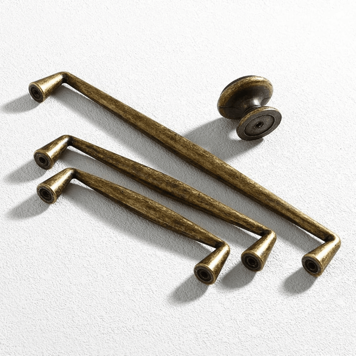Classic Drawer Pull – Antique Bronze Cabinet Knob & Pull for Furniture, Dresser, Wardrobe | Thomler