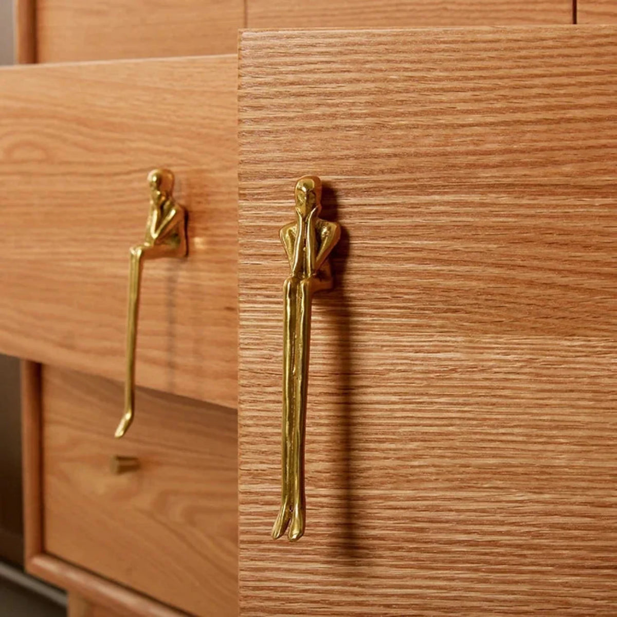 Abstract Figure Cabinet Pull in Polished Brass – Modern Drawer Handle for Furniture & DIY | Thomler