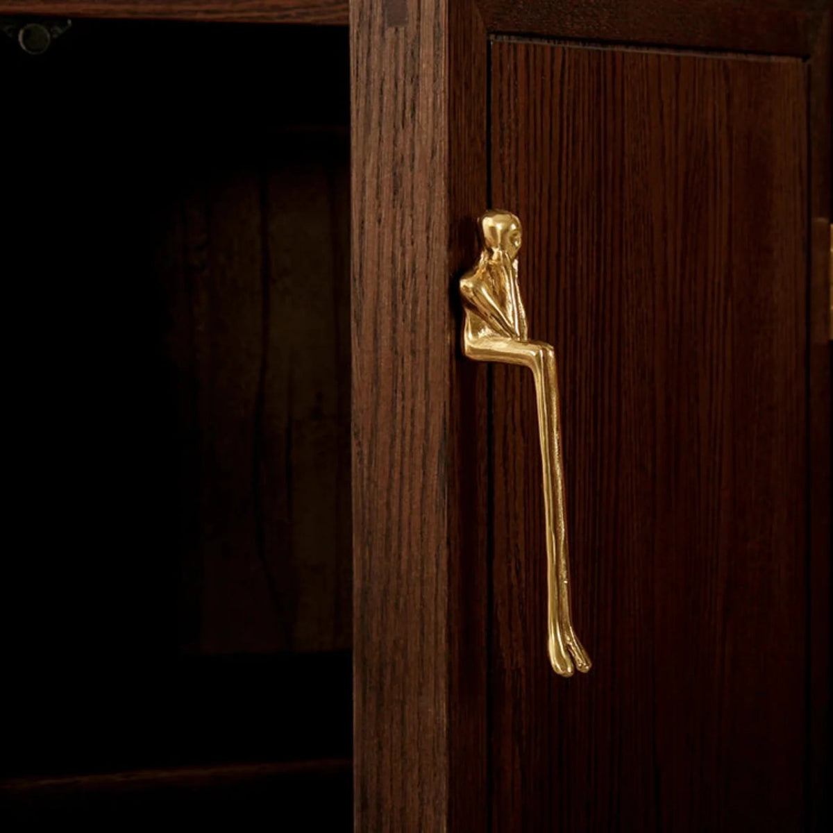 Abstract Figure Cabinet Pull in Polished Brass – Modern Drawer Handle for Furniture & DIY | Thomler