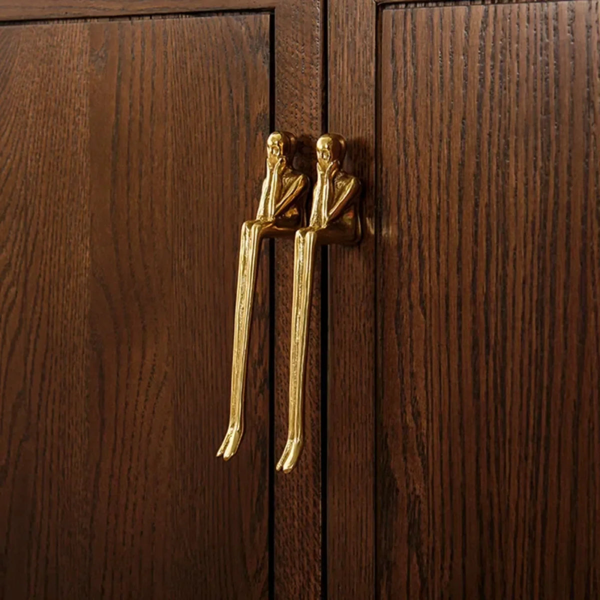 Abstract Figure Cabinet Pull in Polished Brass – Modern Drawer Handle for Furniture & DIY | Thomler