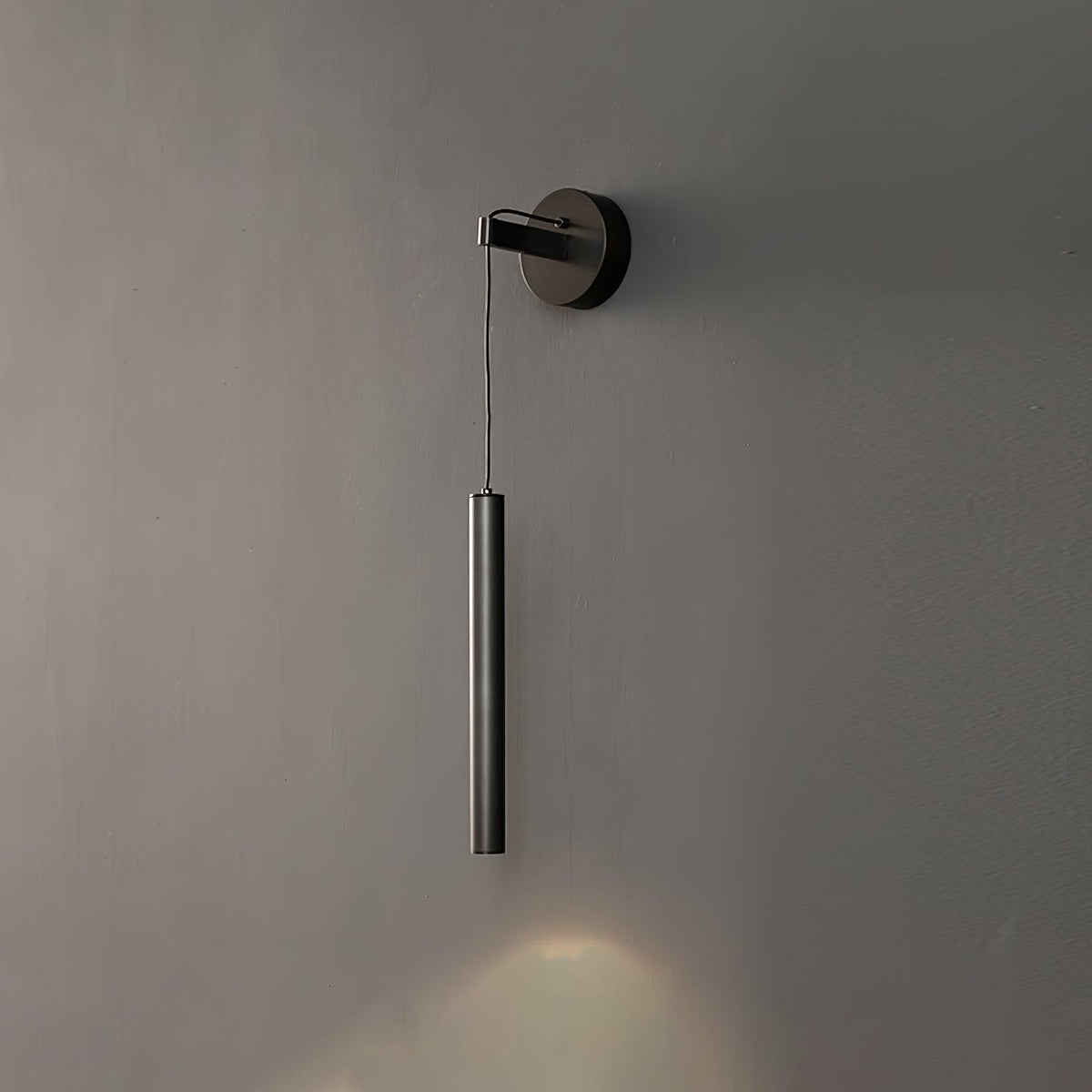 Modern Minimalist Vertical Bar LED Wall Sconce – Brass or Black Finish | Thomler