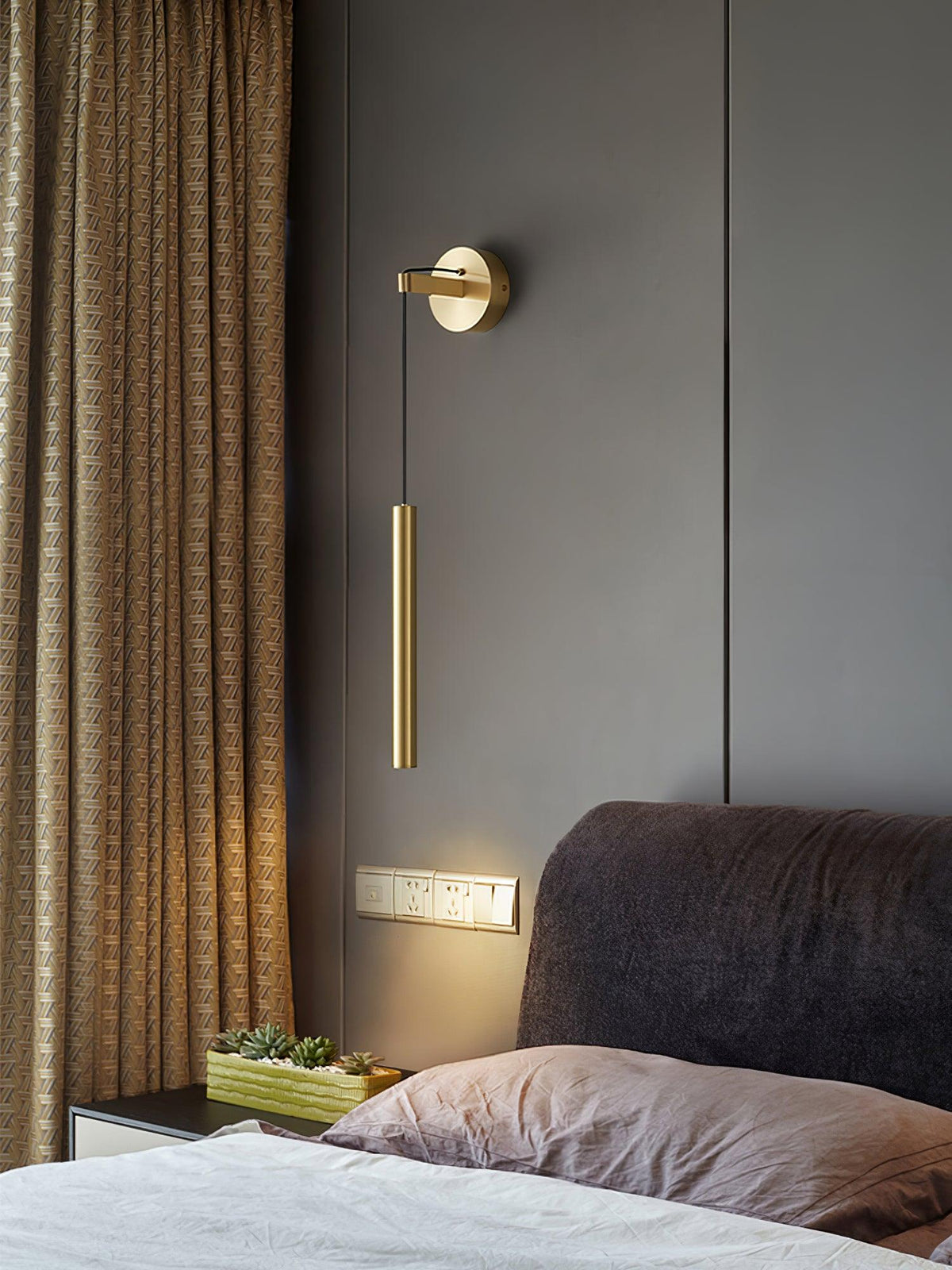 Modern Minimalist Vertical Bar LED Wall Sconce – Brass or Black Finish | Thomler