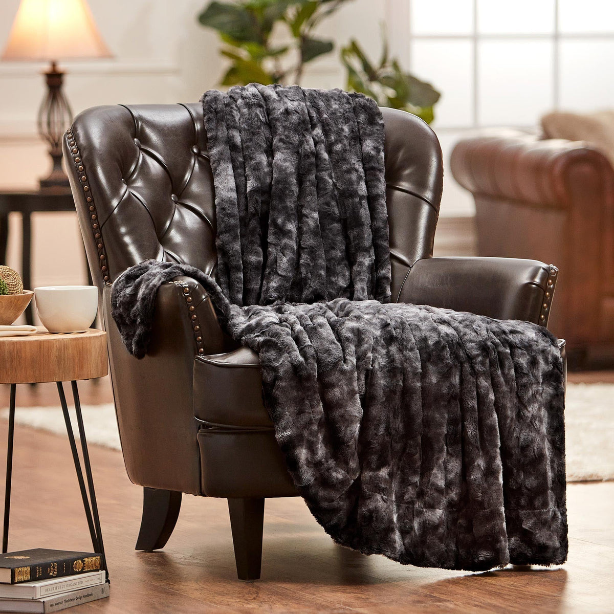 Reversible Oversized Faux Fur Wolf Throw Blanket – Premium Soft Microfiber for Couch, Bed & Chairs | Thomler
