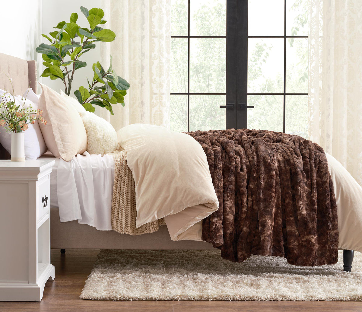 Reversible Oversized Faux Fur Wolf Throw Blanket – Premium Soft Microfiber for Couch, Bed & Chairs | Thomler