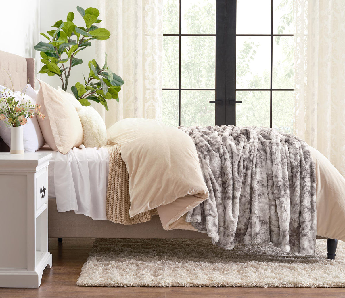 Reversible Oversized Faux Fur Wolf Throw Blanket – Premium Soft Microfiber for Couch, Bed & Chairs | Thomler