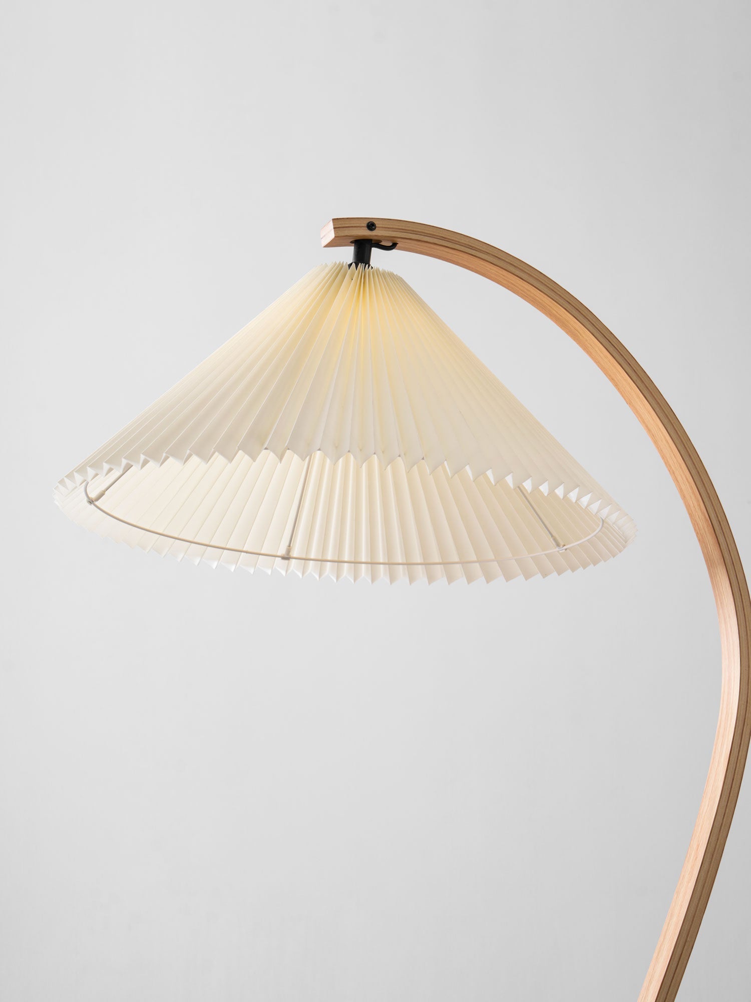 Floor Lamp Beech Wood Arc 150.0 cm Natural Living Room Reading Light Linen Shade Scandinavian Retro Lighting | Thomler