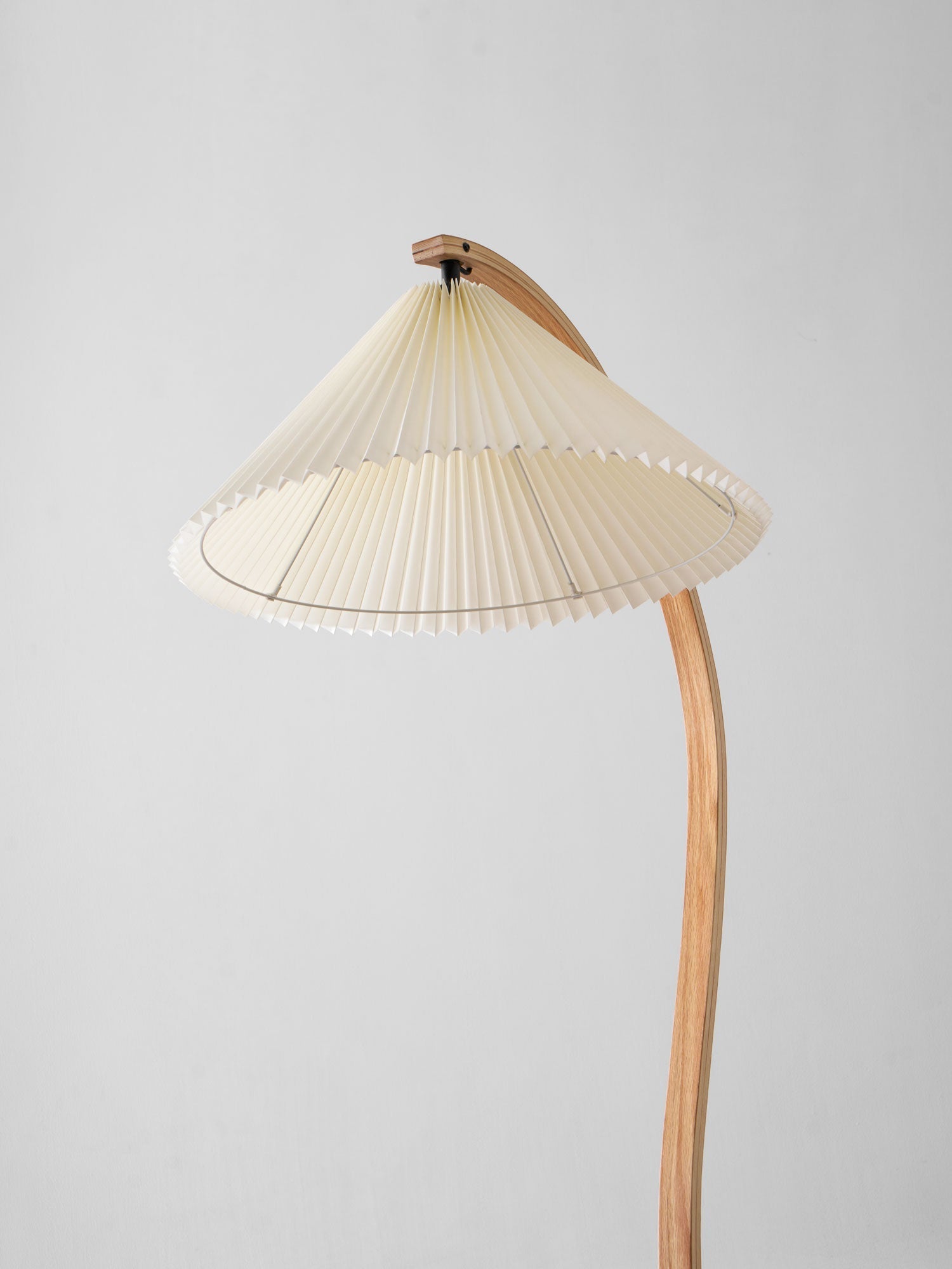 Floor Lamp Beech Wood Arc 150.0 cm Natural Living Room Reading Light Linen Shade Scandinavian Retro Lighting | Thomler