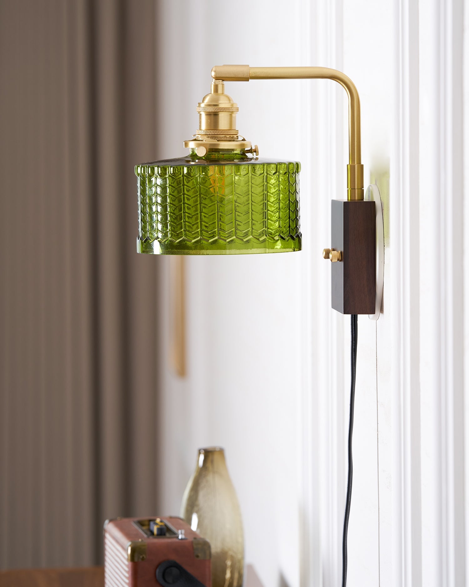 Wall Lamp Wood Brass 9.4 in Green Clear Art Glass Indoor Accent Lighting Decorative Fixture | Thomler