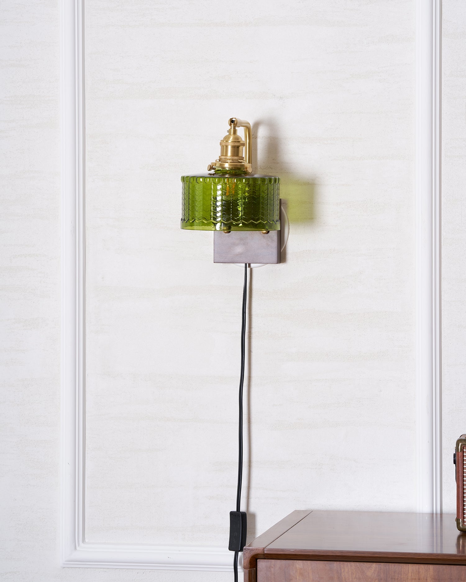 Wall Lamp Wood Brass 9.4 in Green Clear Art Glass Indoor Accent Lighting Decorative Fixture | Thomler