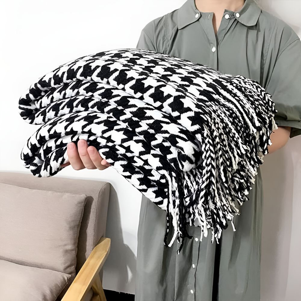 Timeless Checkered Acrylic Throw with Fringe – Cozy Lightweight Cover for Couch, Chair, Bed & Travel | Thomler