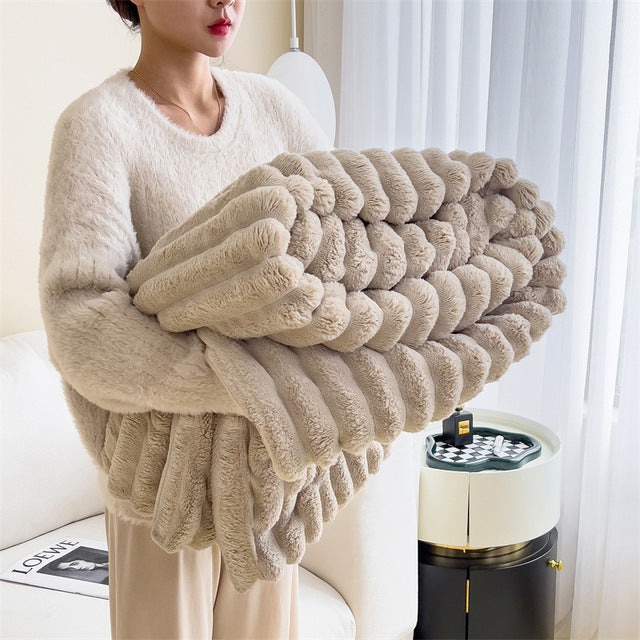 Plush Faux Fur Throw Blanket – Ultra Soft Cozy Fleece for Couch, Bed & Living Room Decor in Gray, Cream, Pink, Brown & Green Colors | Thomler
